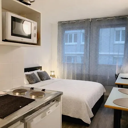 Le Petit - 50m Metro - Tram Apartamento